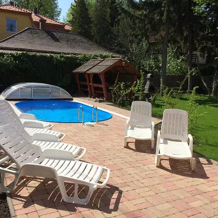 Holiday House Riviera - Balaton - Case de vacanță Siófok