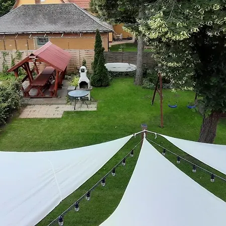 Holiday House Riviera - Balaton - Case de vacanță Siófok